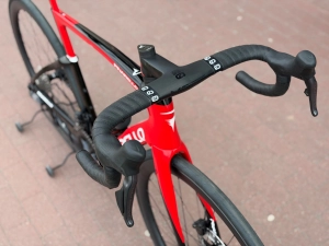 pinarello-f7-red-kokpit.jpg