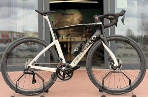 Pinarello F9 Razor White 1A.jpg