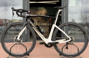 Pinarello F9 Razor White 2.jpg
