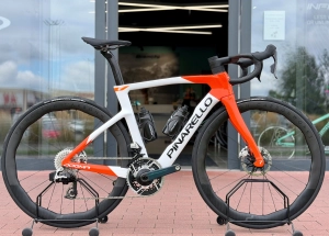 pinarello dogma f ineos.jpg