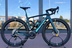Bianchi Infinito Pro Disc Endurance ... Sram Rival eTap AXS ... Petrol Green ... NOWY ROWER .. Model 2027 