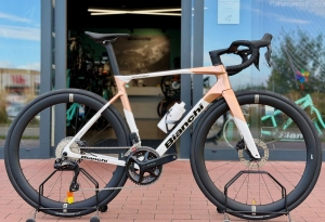 Bianchi Specialissima ... Shimano 105 Di2 ... Model 2027 ... Mocha